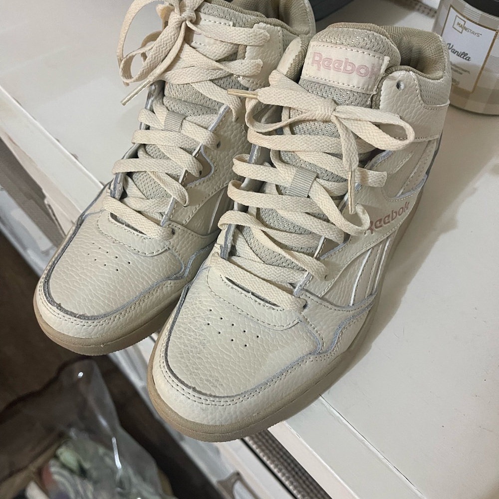 Reebok Women's Cream Sneakers - Picture 2 of 3